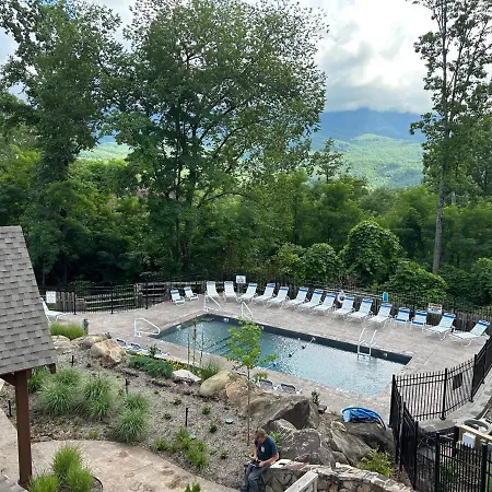 Happy Trails - Cobbly Nob Resort Home